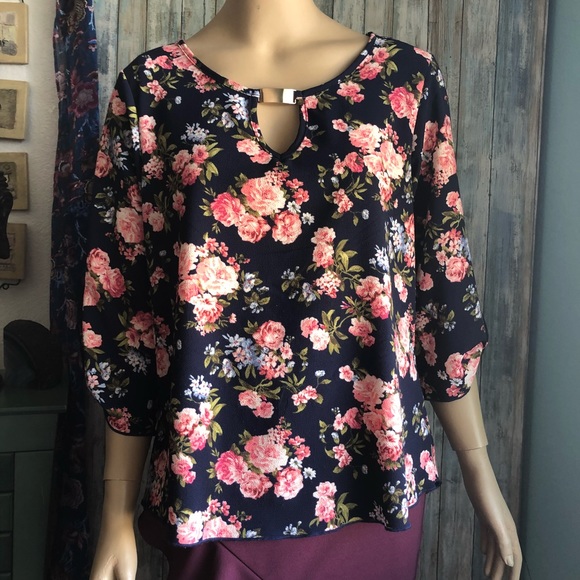 Floral pattern blouse - Picture 1 of 8
